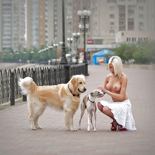 Tormenta perfecta - mujeres hermosas y sus mascotas
 #31957614