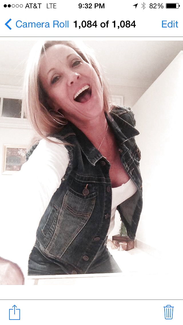 Milf Vickie Dudley selfie boobs pic #32287854