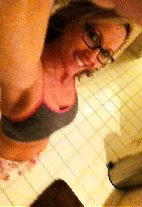 Milf Vickie Dudley selfie boobs pic #32287867