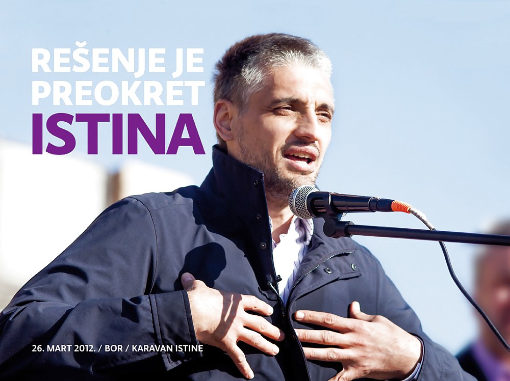 私の足を見てください。
 #34834584