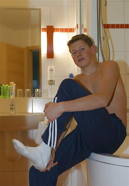Flory 5 Netter Junge Füße Und Socken #35982908