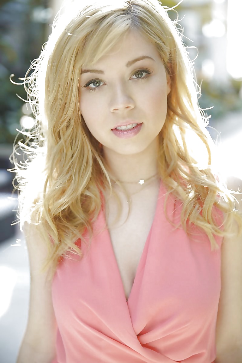 Jannette mccurdy
 #26960312