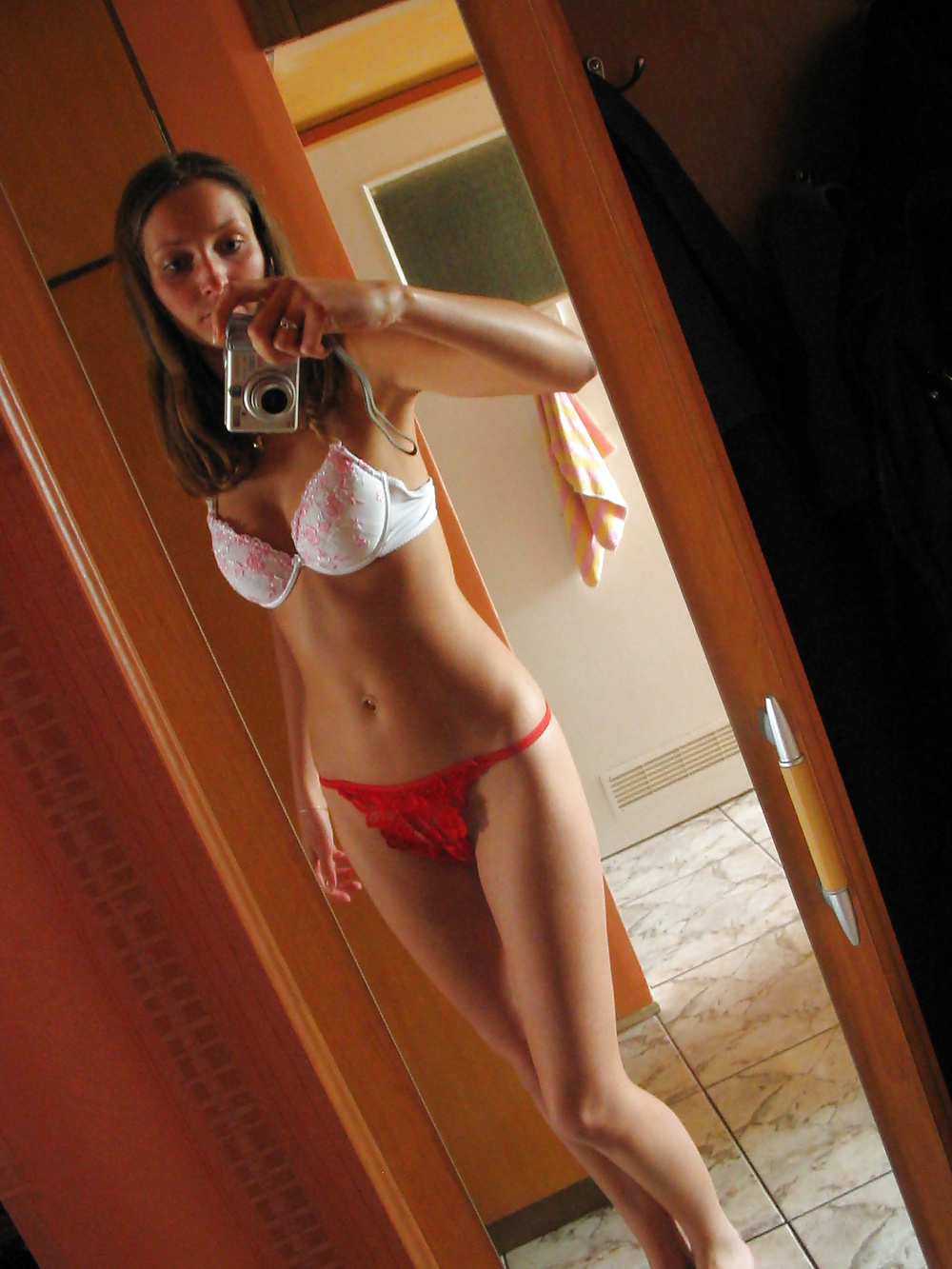 Nice French Amateur Shows her body - Lost Camera #24704500