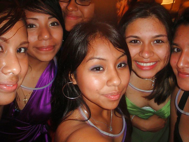 Chicas locales
 #23575394