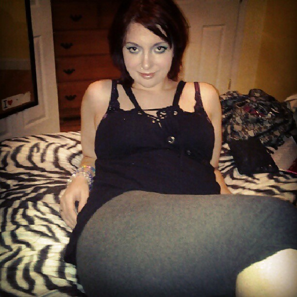 Chicas locales
 #23575432