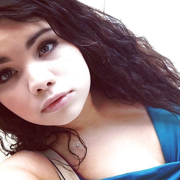 Chicas locales
 #23575527