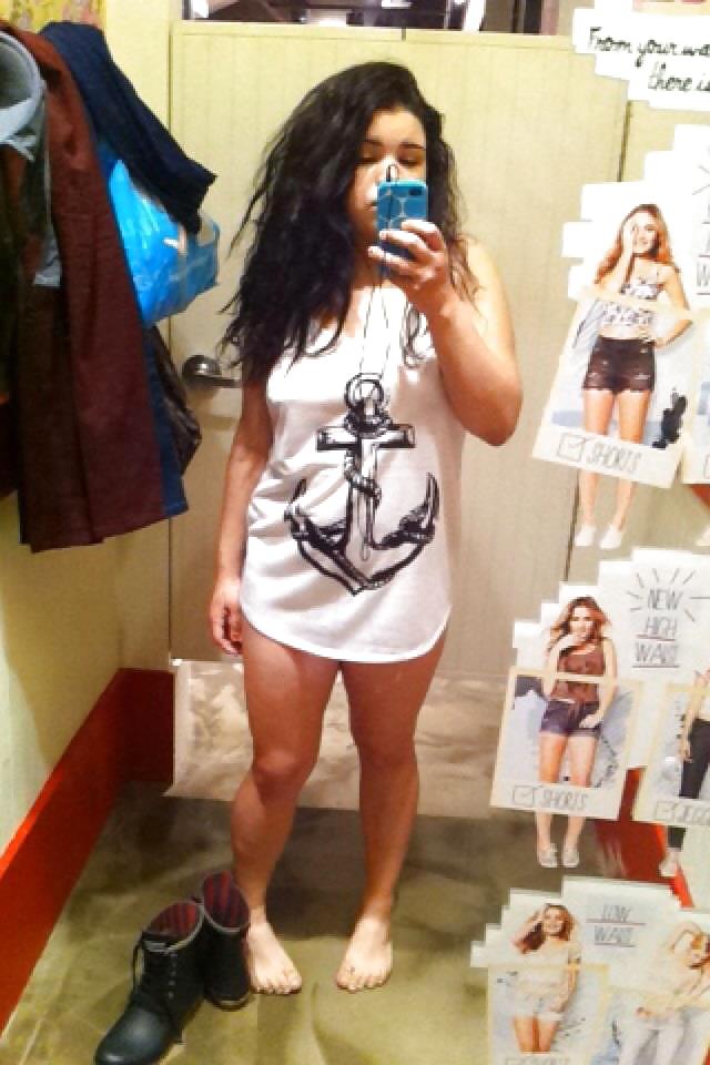 Chicas locales
 #23575532