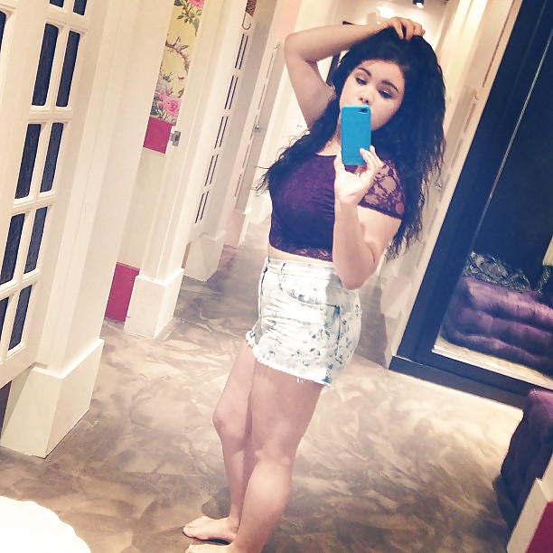 Chicas locales
 #23575539