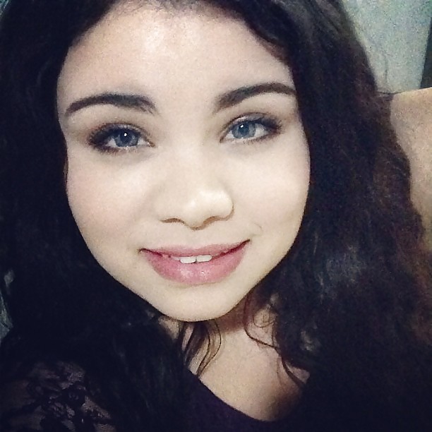 Chicas locales
 #23575546