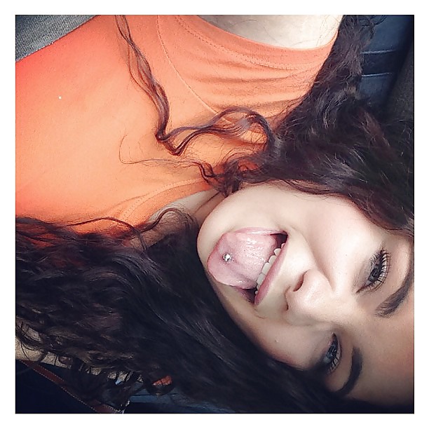 Chicas locales
 #23575591