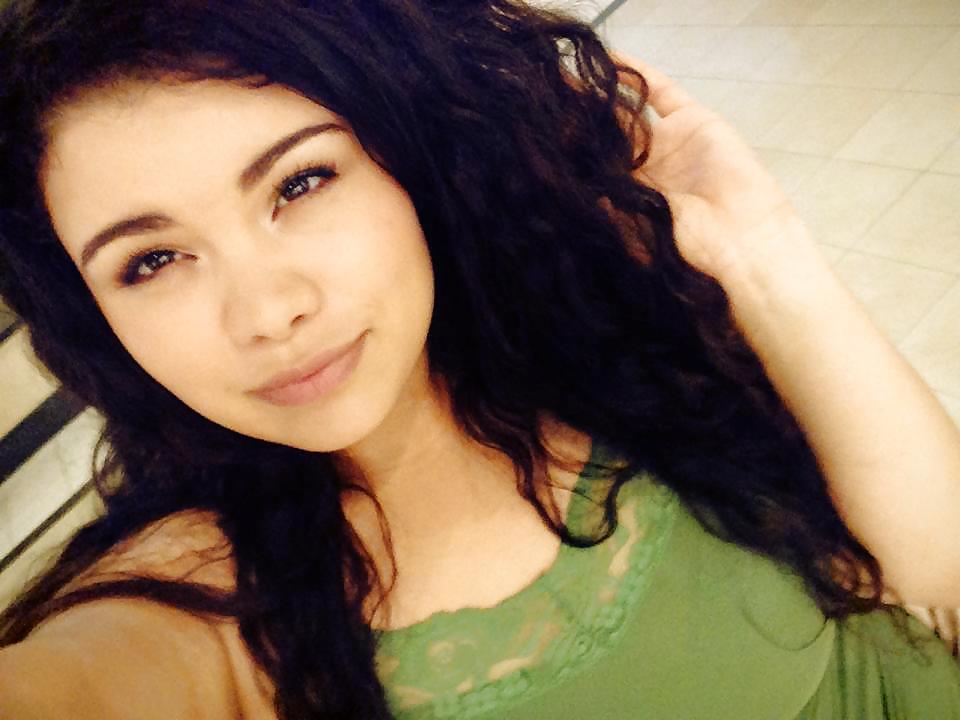 Chicas locales
 #23575596