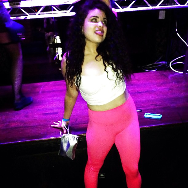 Chicas locales
 #23575603