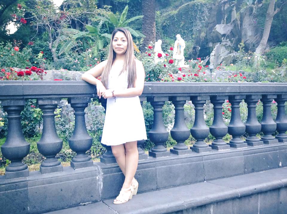 Chicas locales
 #23575609