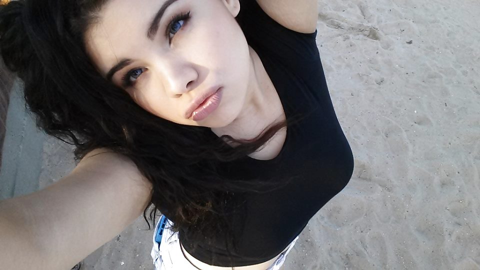 Chicas locales
 #23575614