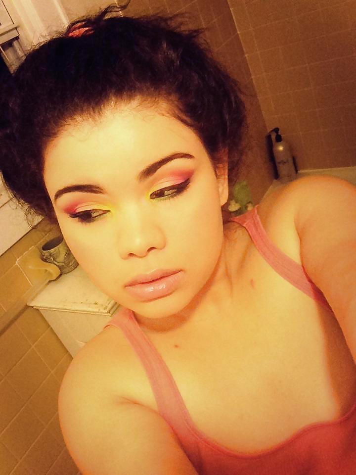 Chicas locales
 #23575619