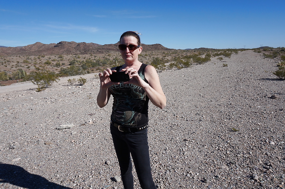 Fiese Schlampe Saugt In Der Öffentlichkeit #40123157