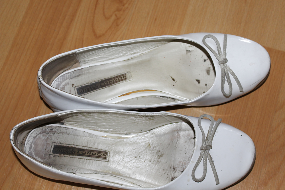 Wifes well worn stinky Ballerinas Flats shoes #36582335