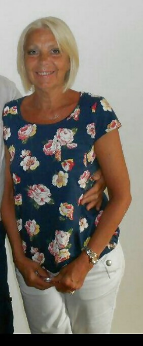 C.b (abuelita sexy como dijo un comentarista en la otra galería).
 #28655444