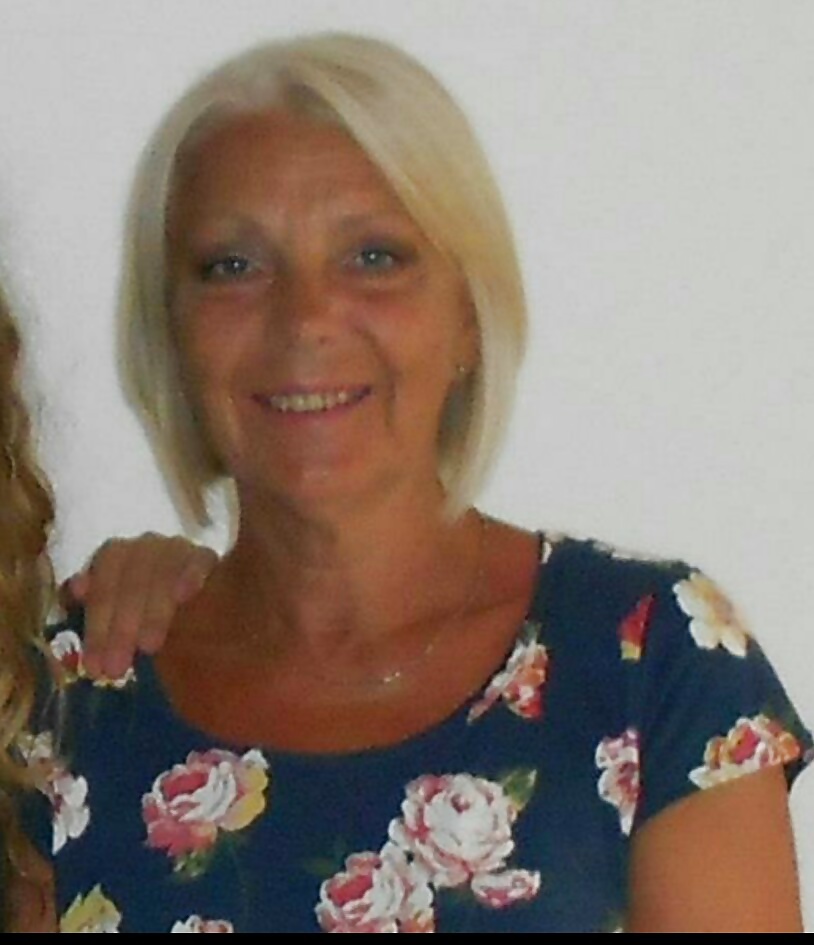 C.b (abuelita sexy como dijo un comentarista en la otra galería).
 #28655588