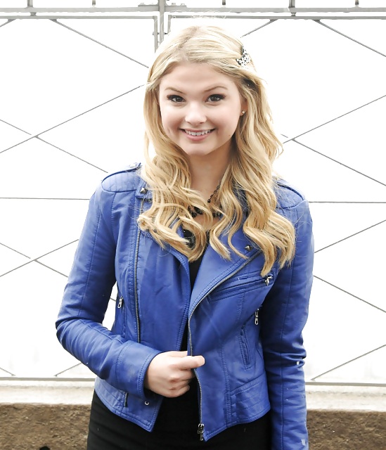 Stefanie Scott #25048362