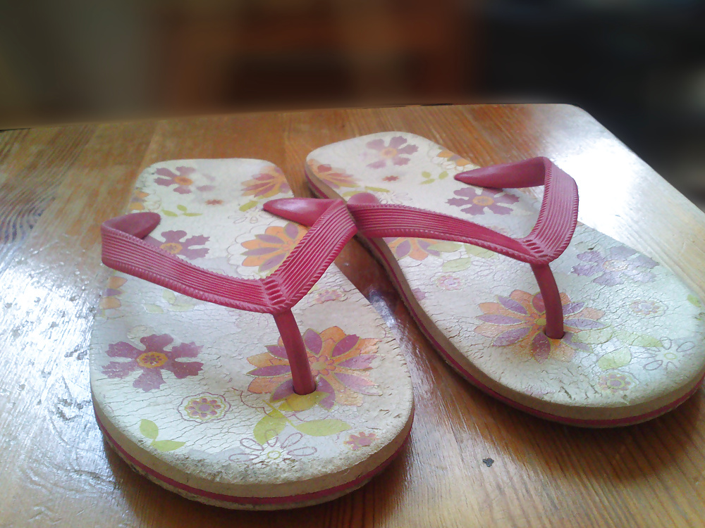 Hosemate's pink flipflop cummed! #33481120