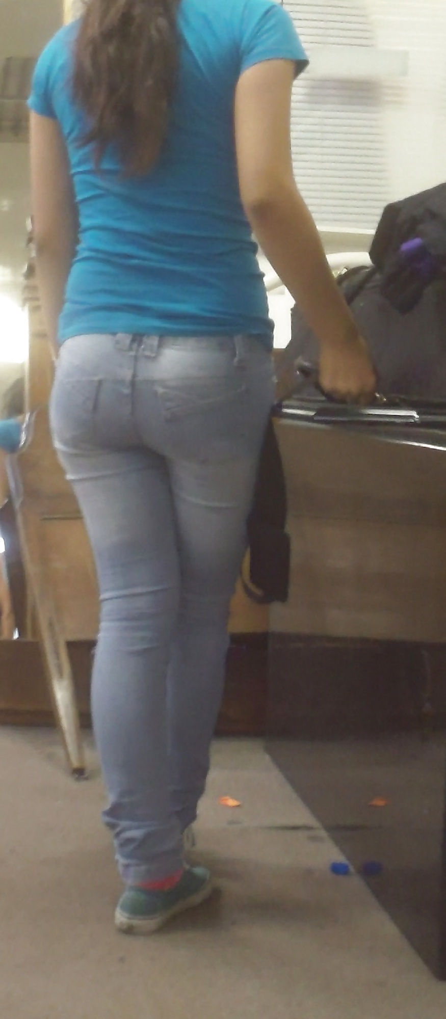 Feinen Teen Ass & Hintern In Engen Jeans #32566346