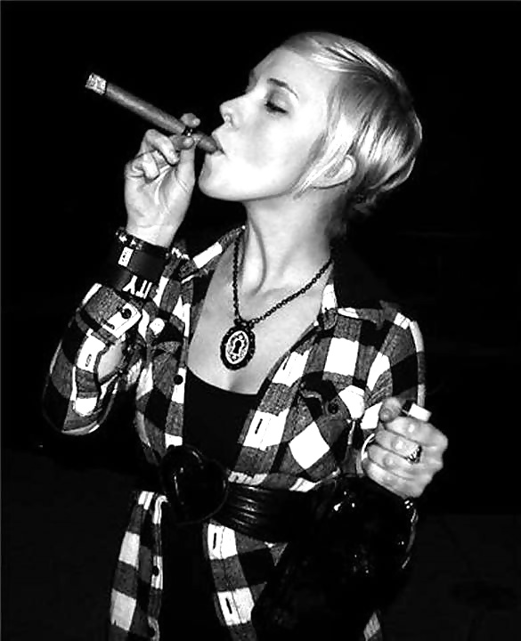 Smoking Babes - Thick Fat Cigar Divas #31087736