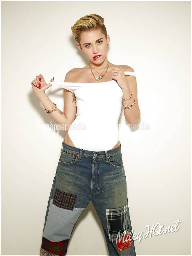 Miley Cyrus Sie Zeitschrift Foto-Shooting Outtakes (nipslip) #23977184