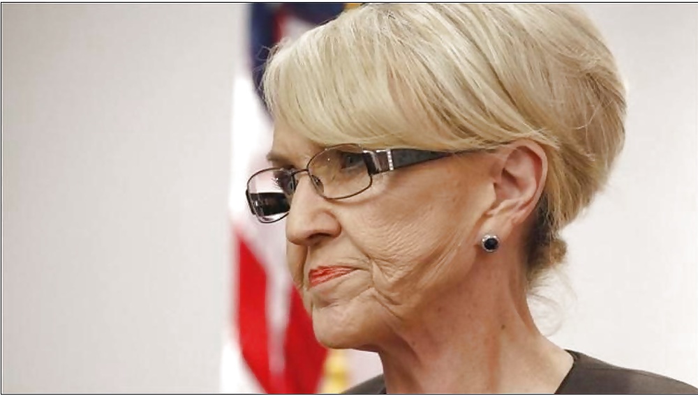 Per tutti coloro che amano masturbarsi con la conservatrice Jan Brewer
 #34861659