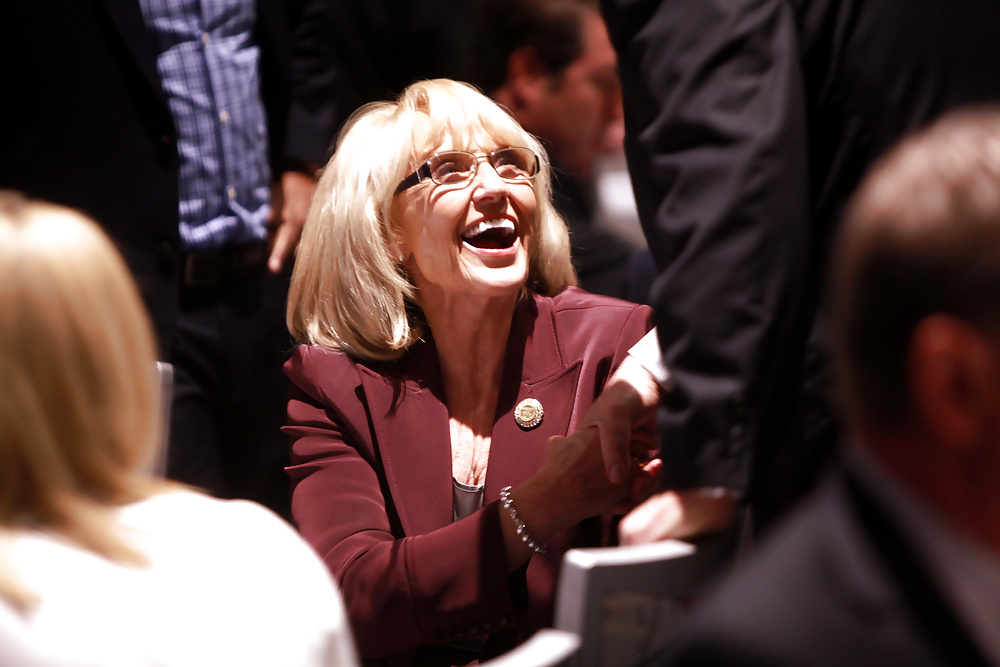 Per tutti coloro che amano masturbarsi con la conservatrice Jan Brewer
 #34861666