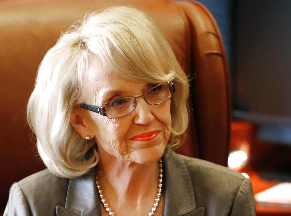 Per tutti coloro che amano masturbarsi con la conservatrice Jan Brewer
 #34861708