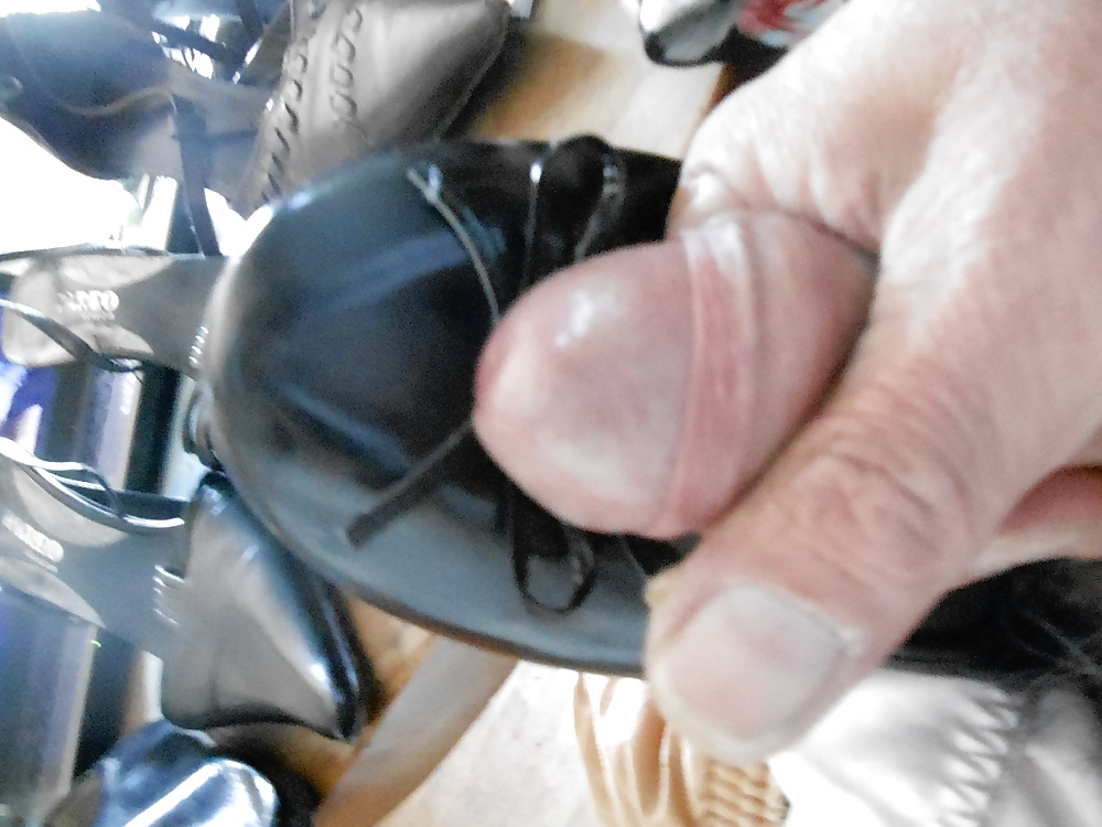 Je me branle avec ses ballerines (suite) #31523610
