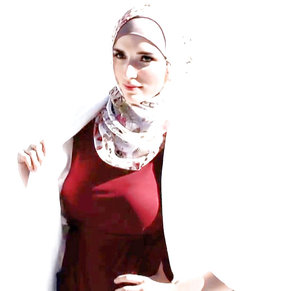 Chica árabe tetona
 #34323975