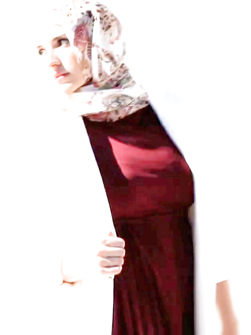 Chica árabe tetona
 #34323978