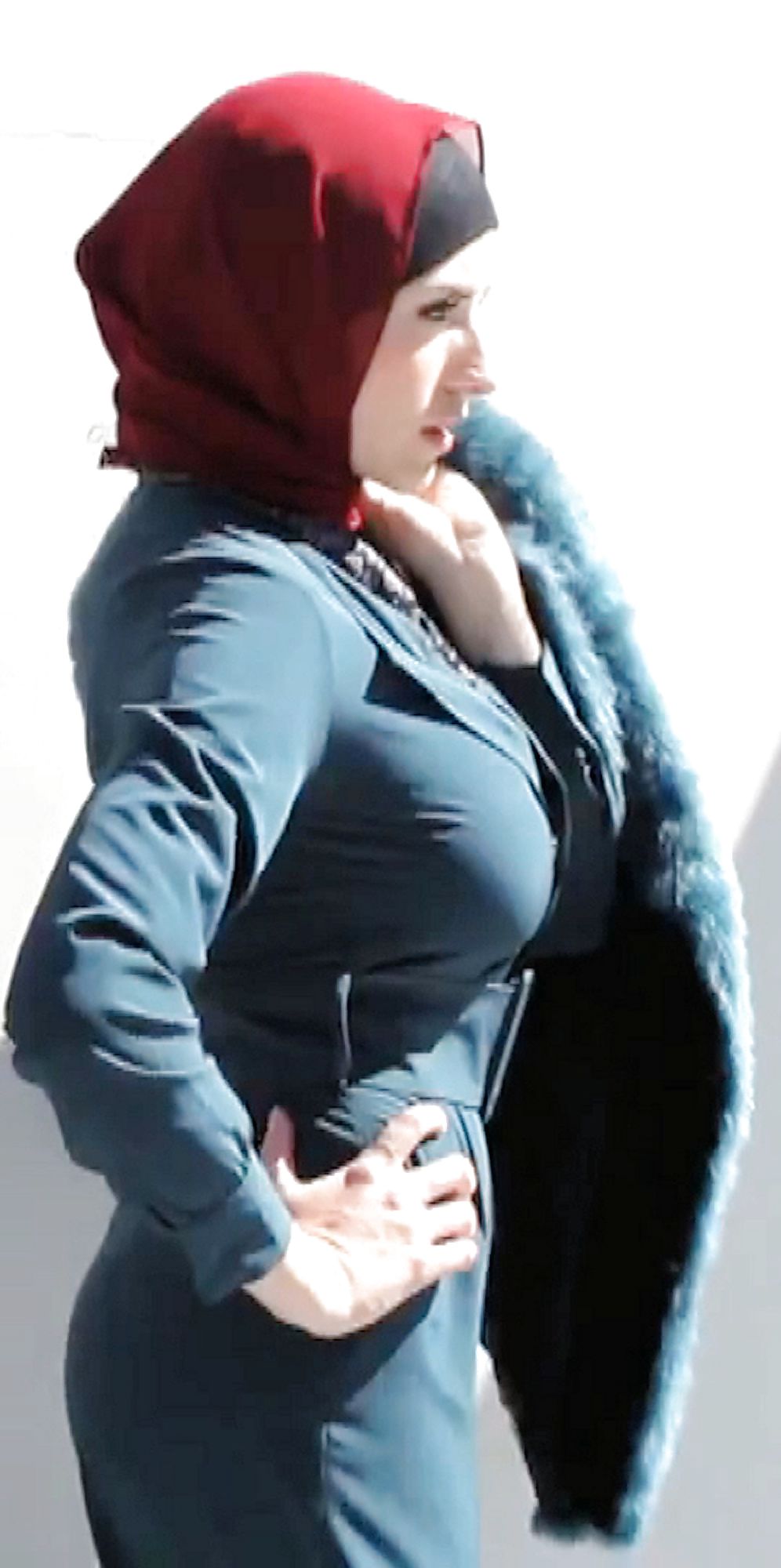 Chica árabe tetona
 #34323984