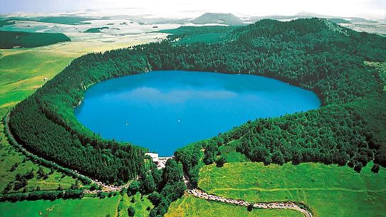 Tierra forjada por el fuego y el agua
 #33333251