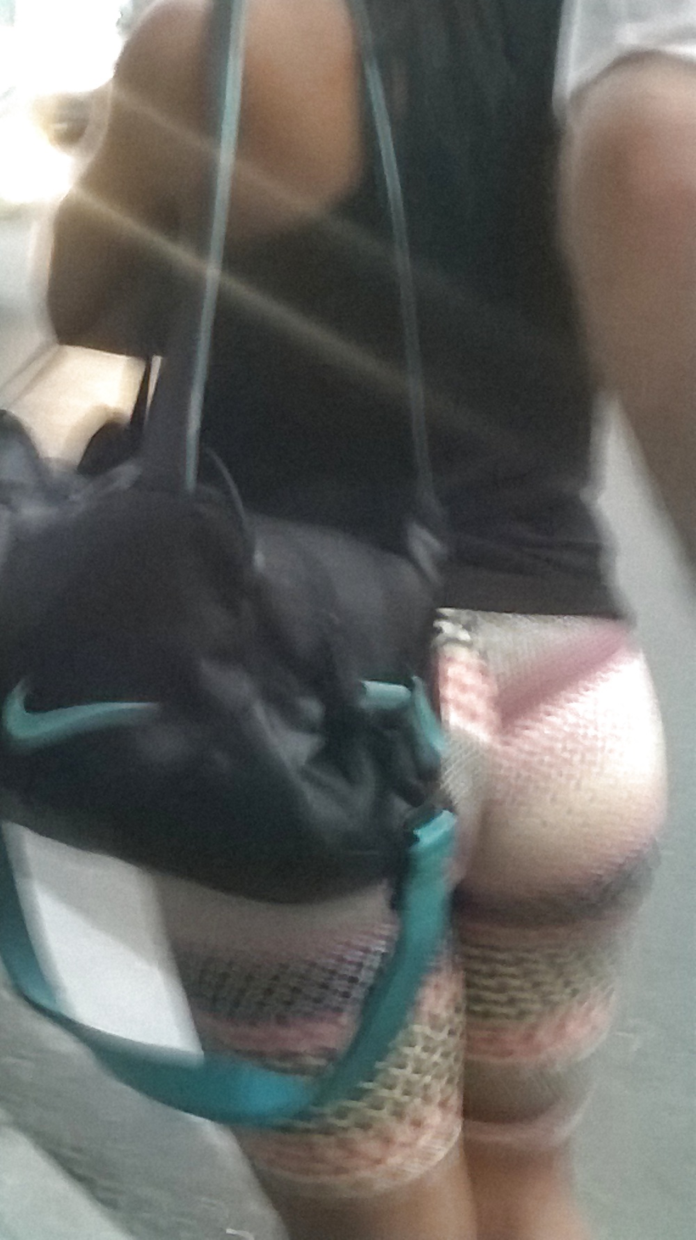 Na rua flagrando as gostosas
 #34326374