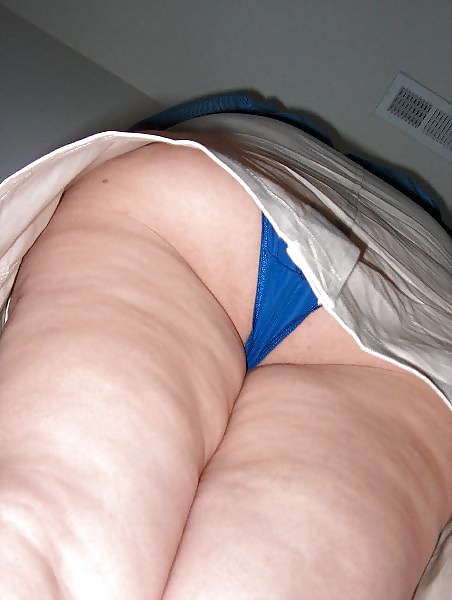 UPSKIRT MILF panties plumper PAWG flashing #30073911