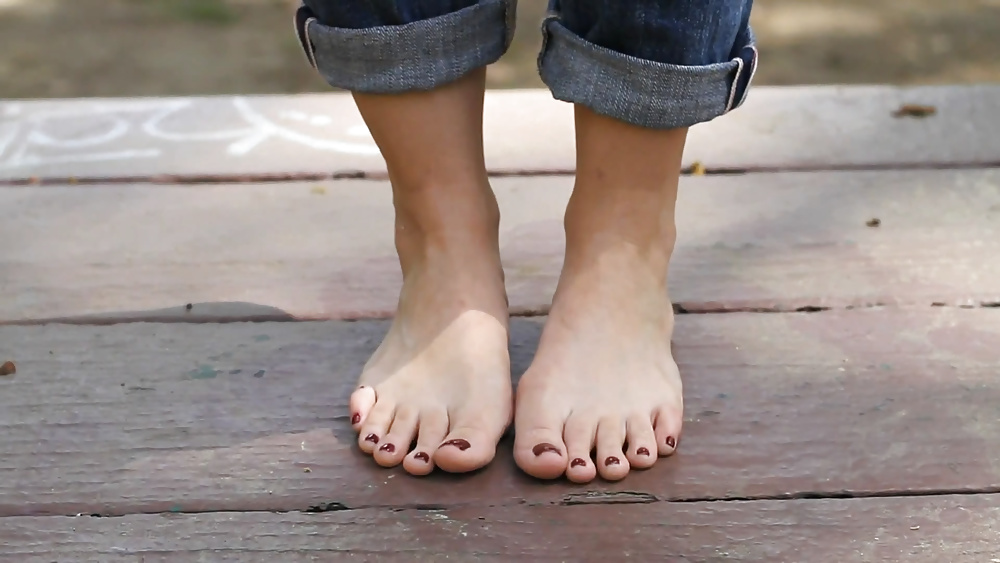 Kristen Bell gorgeous feet #29368223