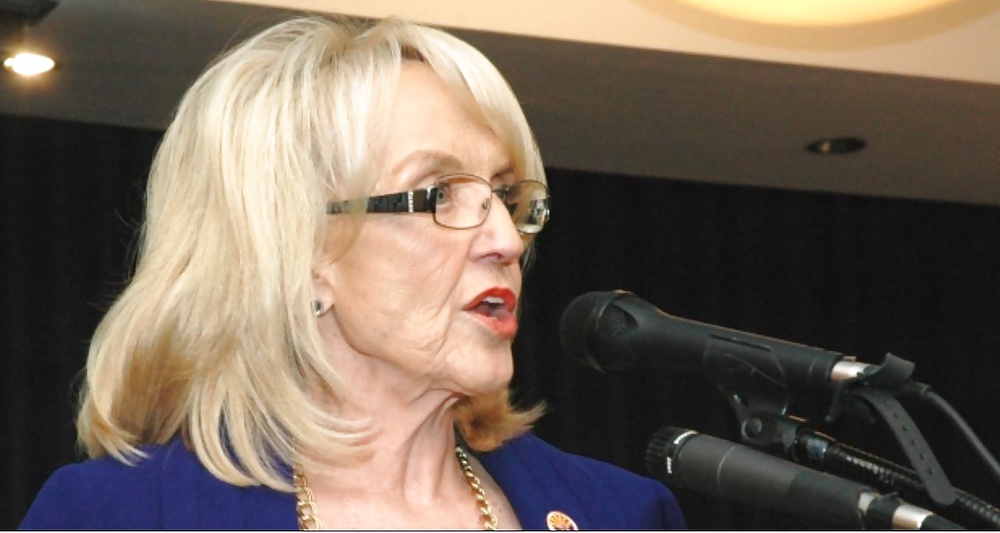 Ninguna mujer es más sexy que la conservadora Jan Brewer #33825730