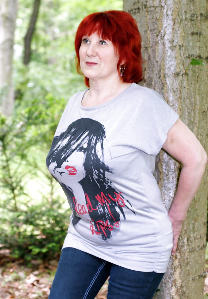 Redhead milf all'aperto
 #35909937