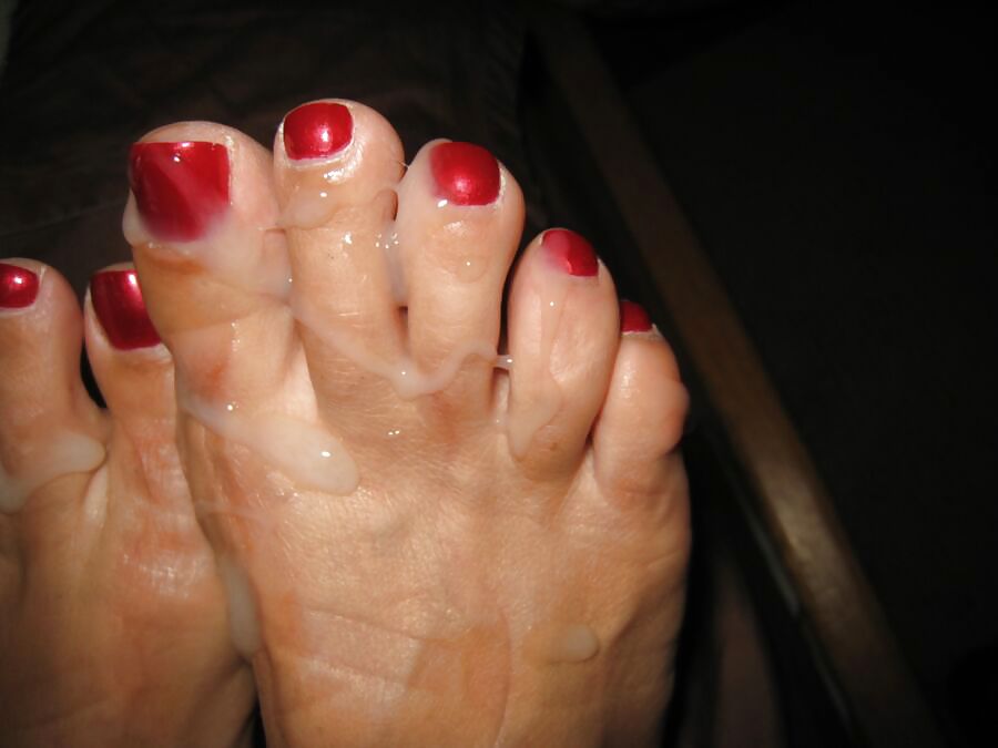 Reifen Füße Roten Nägeln #22935593