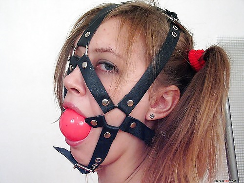 Ballgags, Bondage Et Grandes Filles Aux Seins - Milfs & Ados #40191369