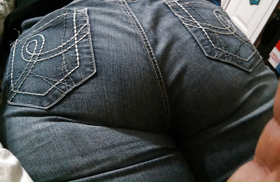 Fat wide latina ass in tight jeans #31868421