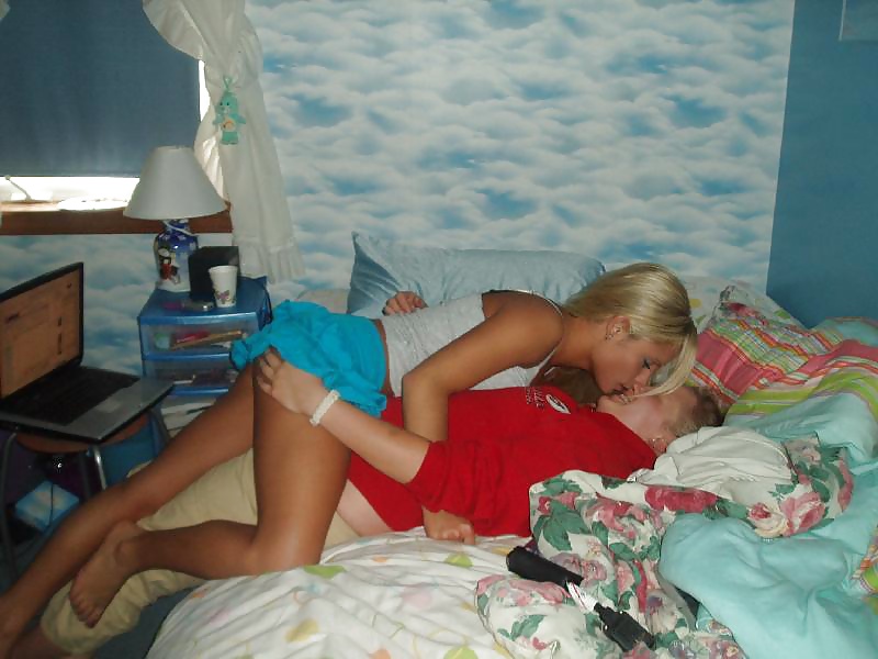 Chica en chica
 #26102735