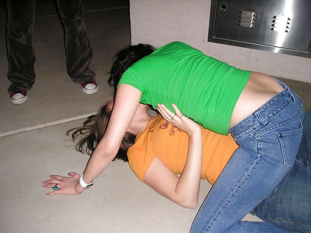 Chica en chica
 #26102769