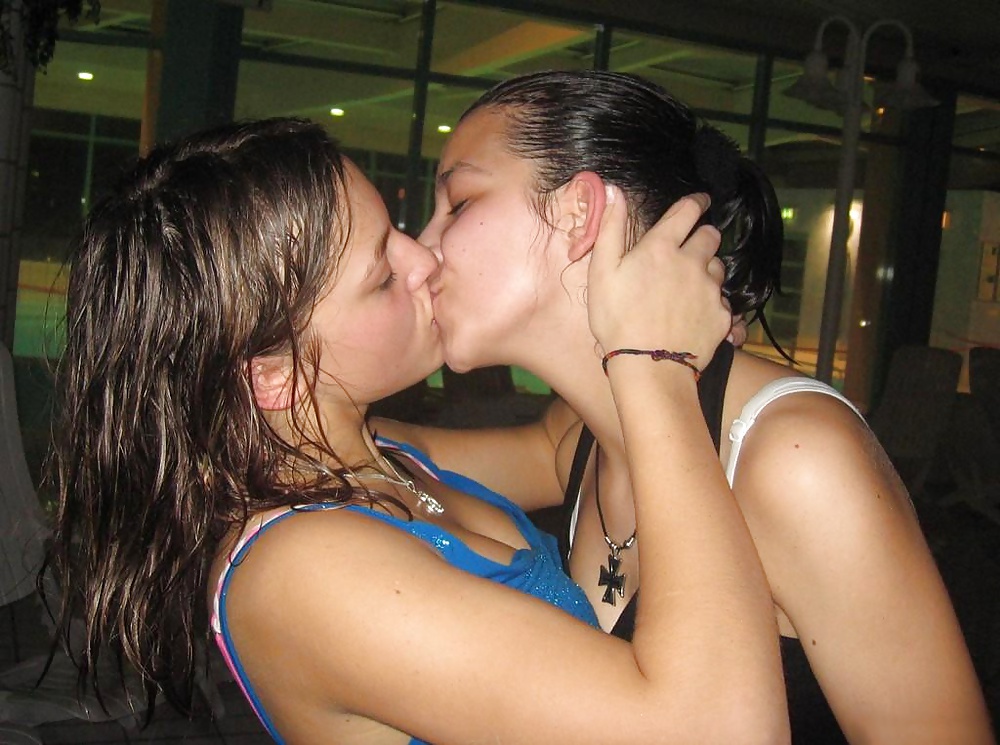 Chica en chica
 #26102980