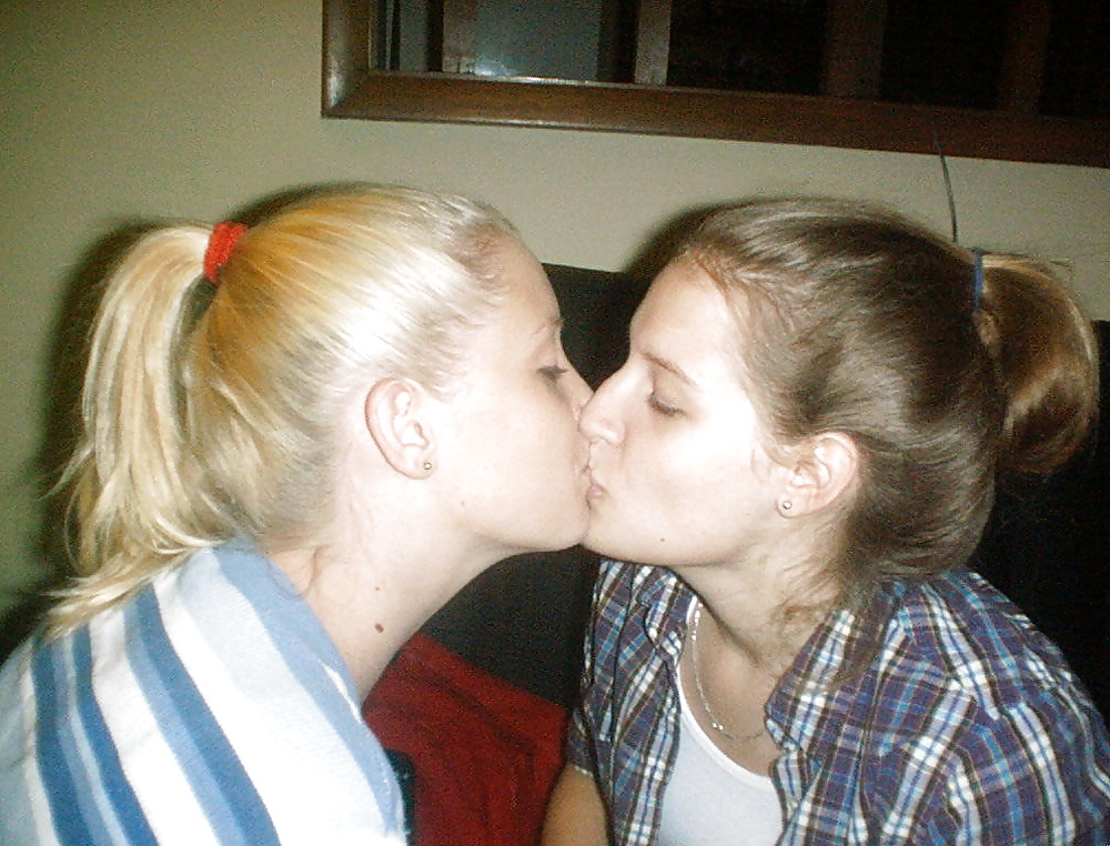 Chica en chica
 #26103152