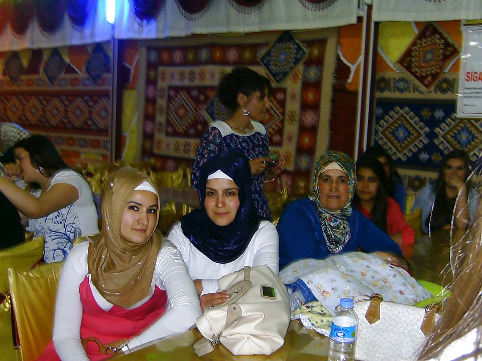 Die Schnittstelle Turbanli Türkisch Hijab Indische Sitzen #29322741