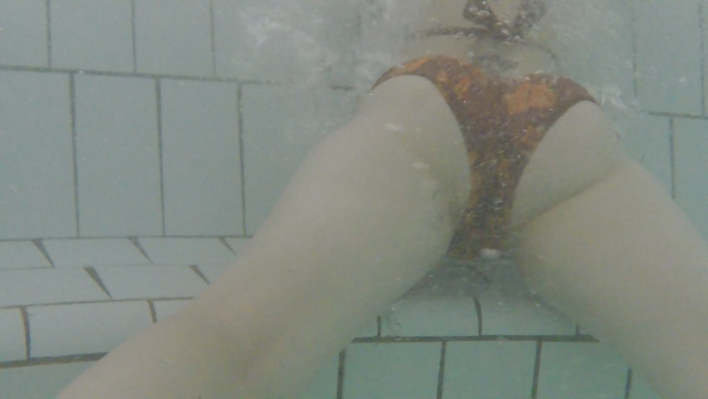 Mich In öffentlichen Schwimmbad #30806022